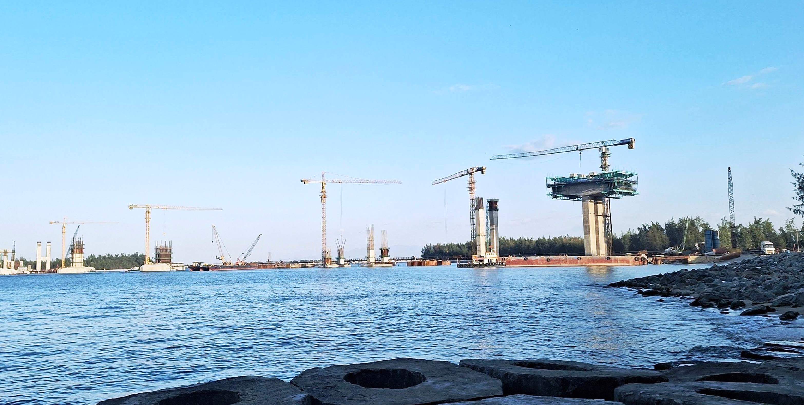 Đẩy nhanh tiến độ “đại dự án” đường bộ ven biển