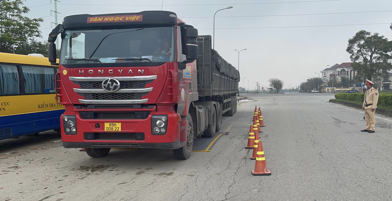 Từ 15 9, Cảnh sát giao thông được phép dừng xe kiểm tra 4 trường hợp