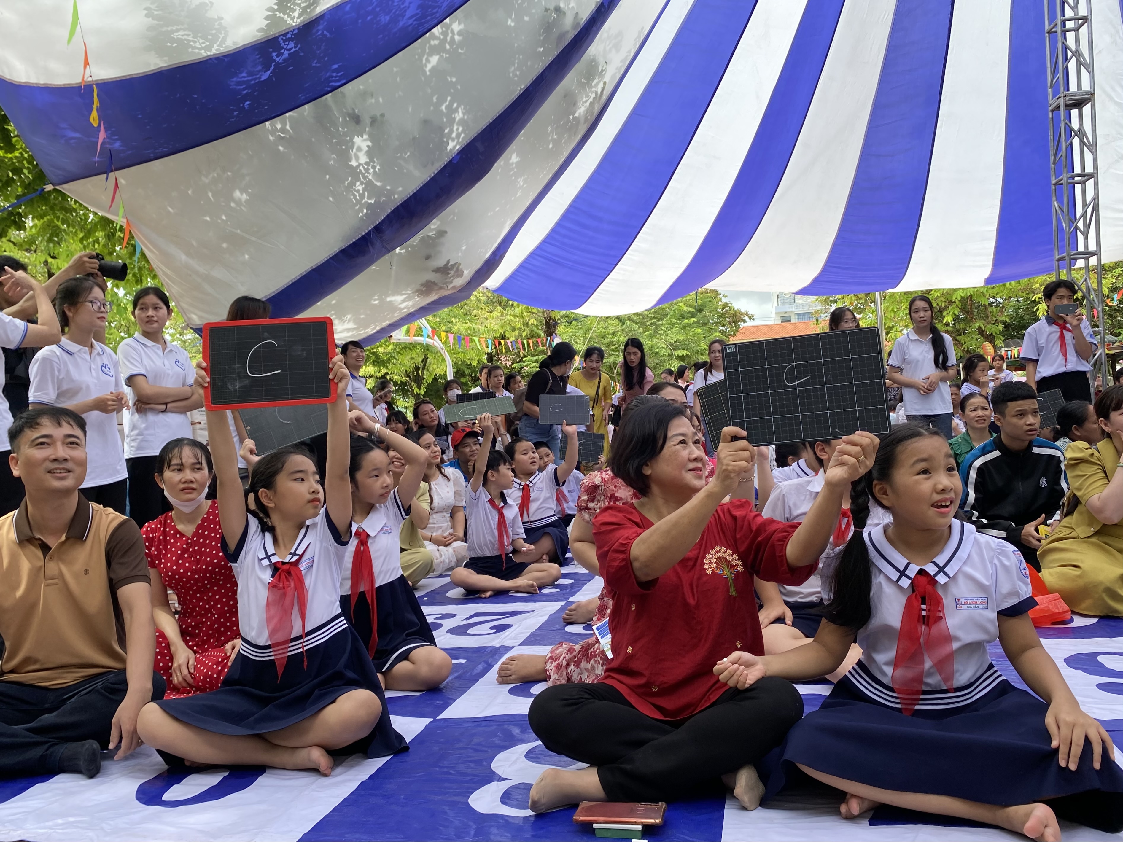 “Vòng tay yêu thương”