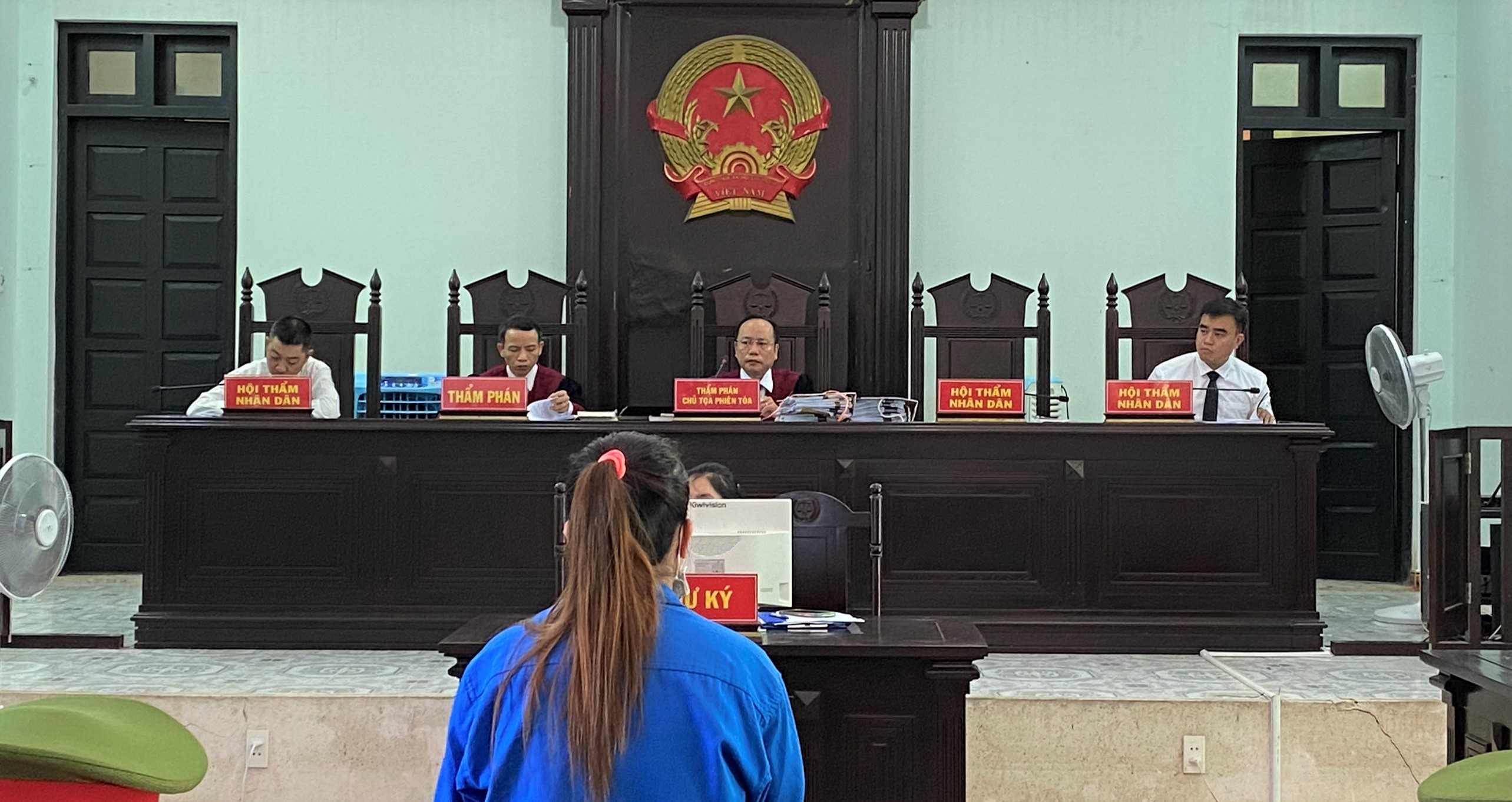 Mạo danh người yêu ca sĩ nổi tiếng lừa đảo hơn 1 tỷ đồng