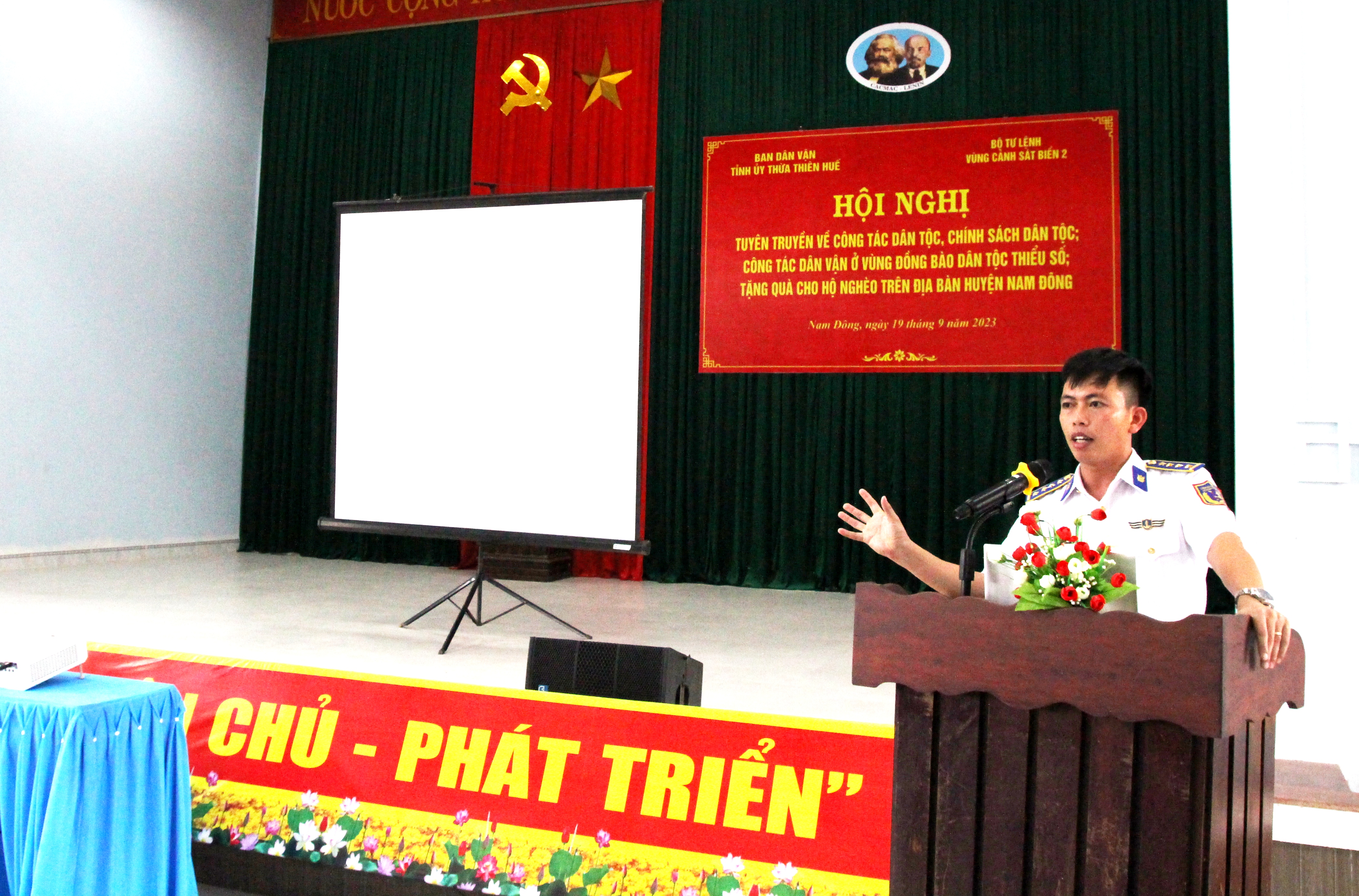 Tuyên truyền về chính sách và công tác dân vận ở vùng đồng bào dân tộc thiểu số