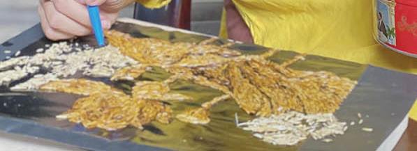 “Vẽ” tranh từ phế phẩm