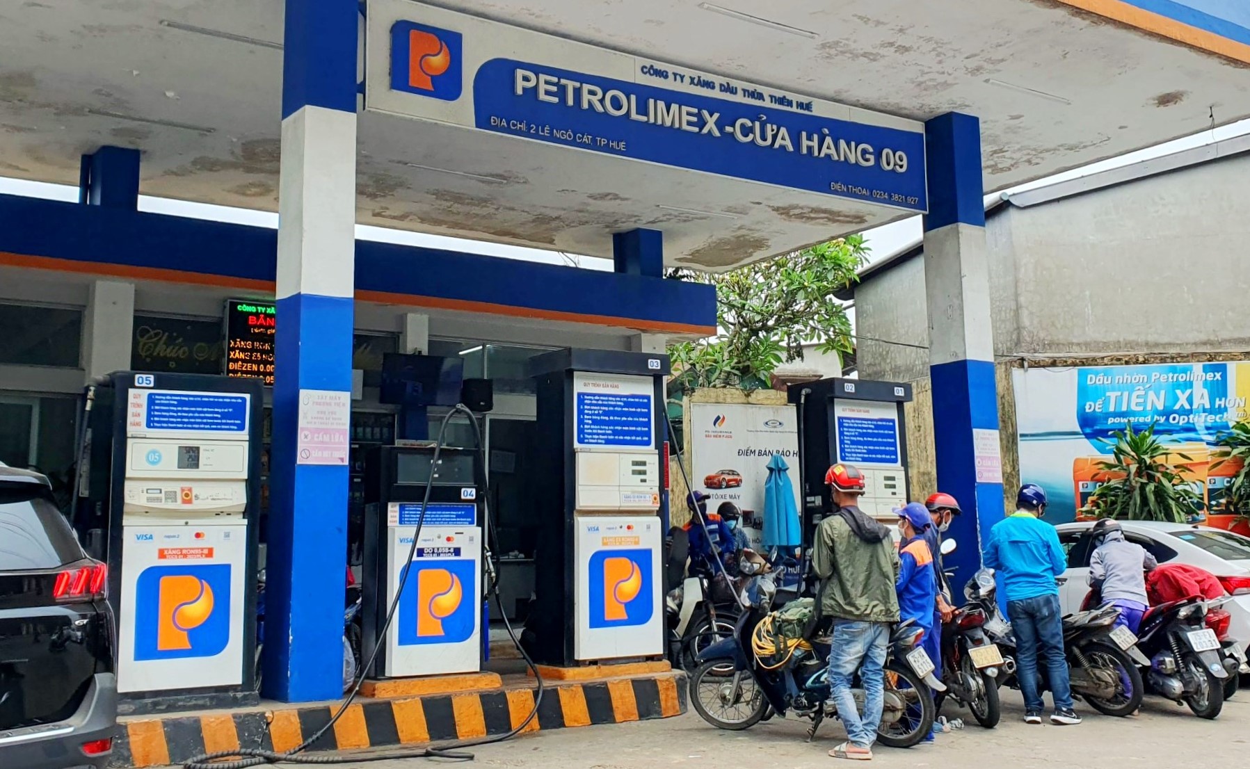 Giá xăng vượt mức 25 ngàn đồng lít