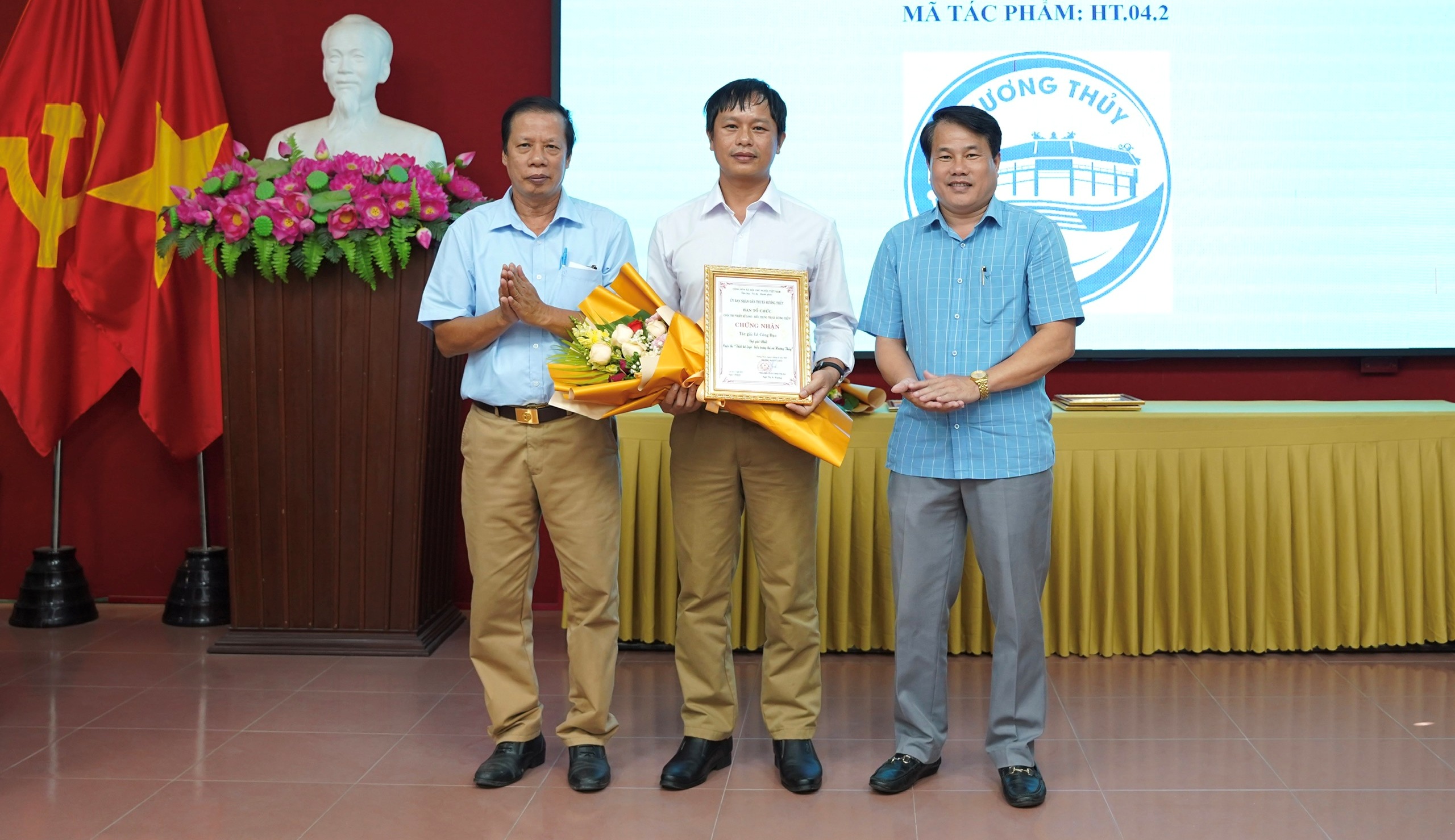 Trao giải cuộc thi “Thiết kế logo - biểu trưng thị xã Hương Thuỷ”