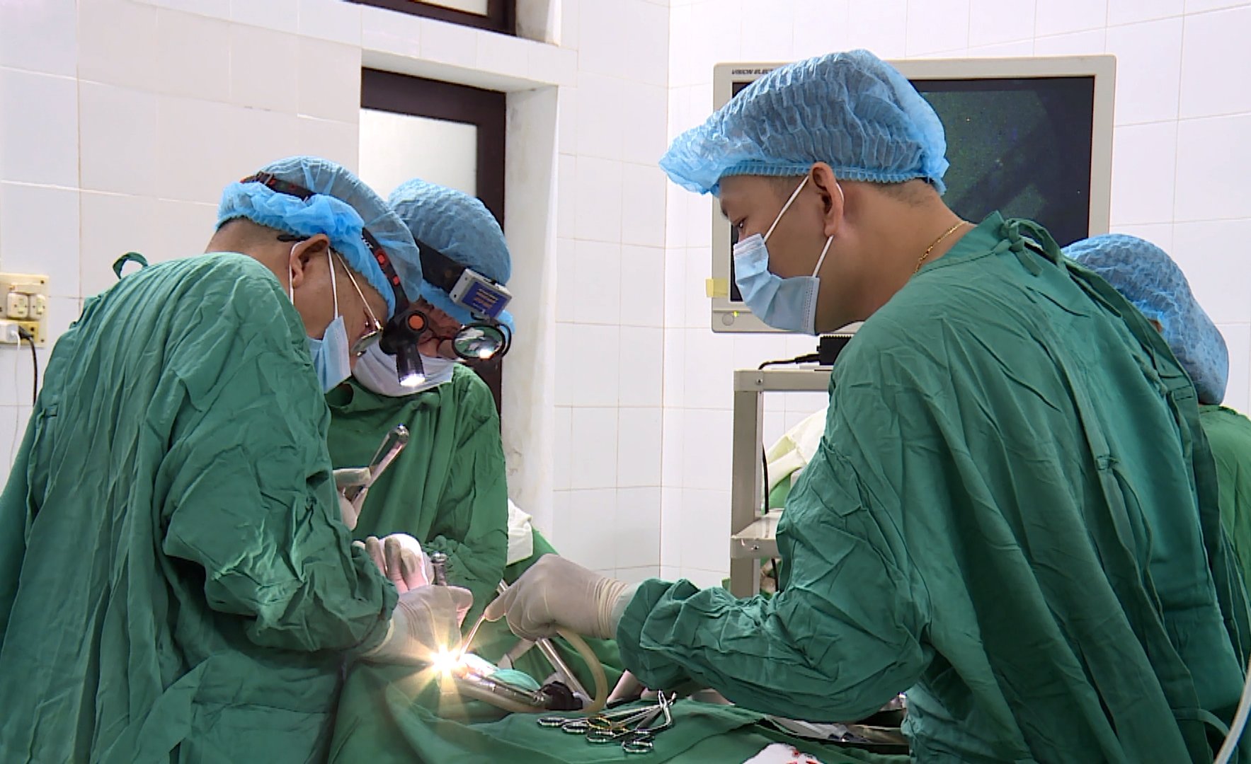 Thực hiện thành công phẫu thuật nội soi vẹo vách ngăn mũi, quá phát cuống mũi 2 bên