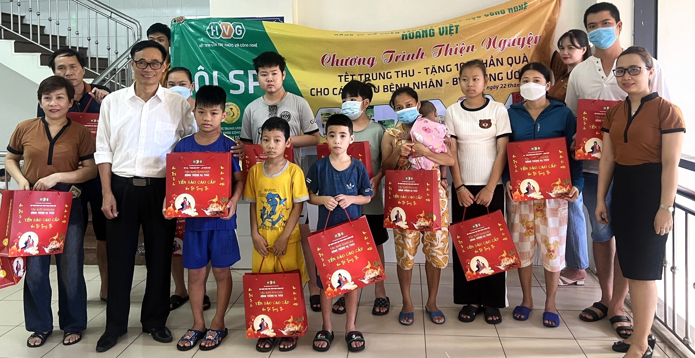 100 suất quà Trung thu cho bệnh nhi tại Bệnh viện Trung ương Huế