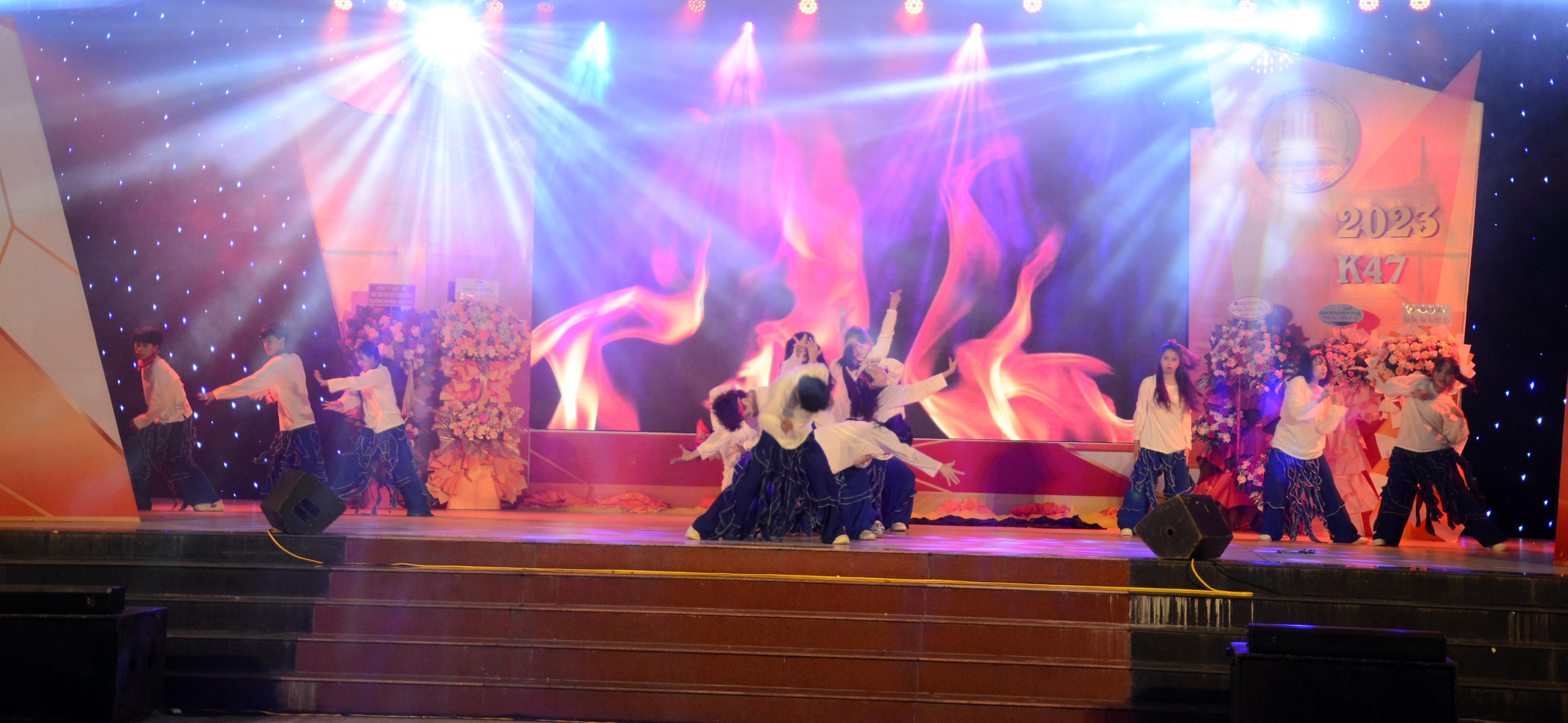 Sôi động chương trình ngày hội tân sinh viên Trường đại học Luật