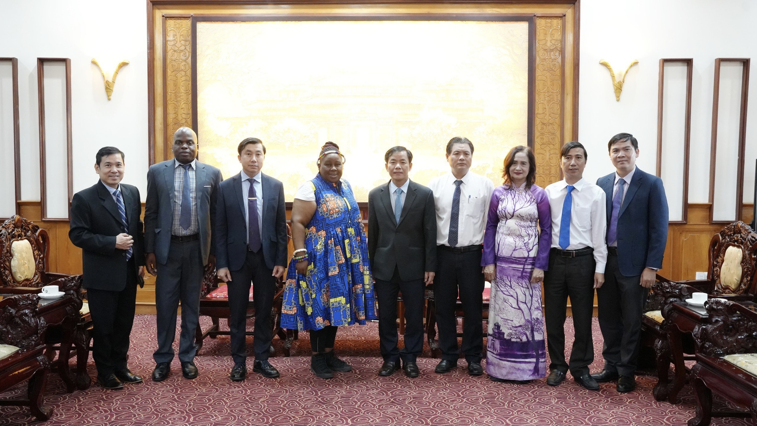 Lãnh đạo tỉnh tiếp xã giao Đại sứ cộng hòa Nam Phi tại Việt Nam