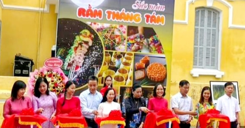 Khai mạc không gian trưng bày Sắc màu rằm tháng Tám