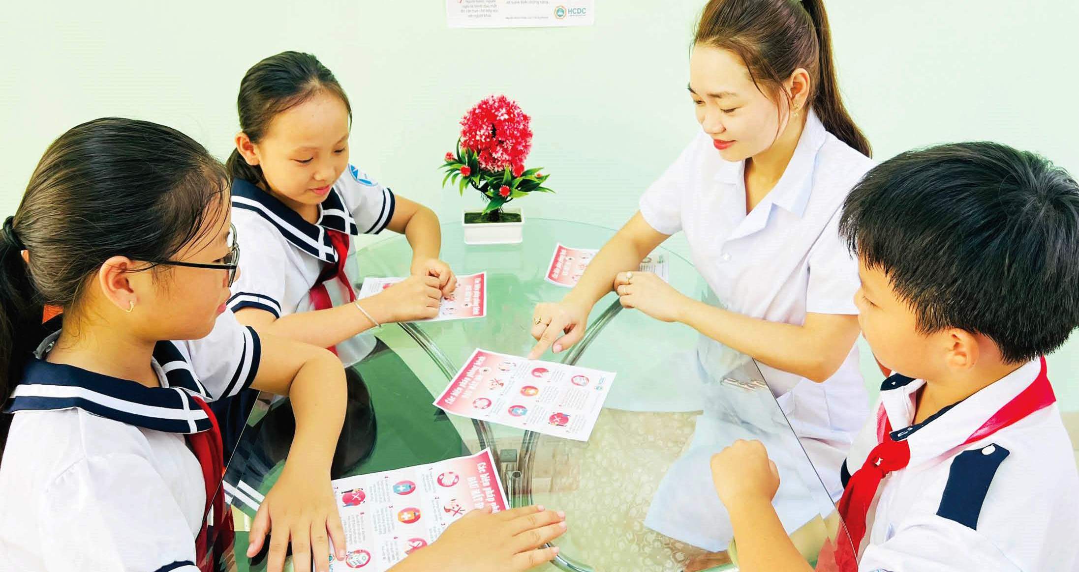 Ngăn chặn dịch đau mắt đỏ lây lan trong trường học