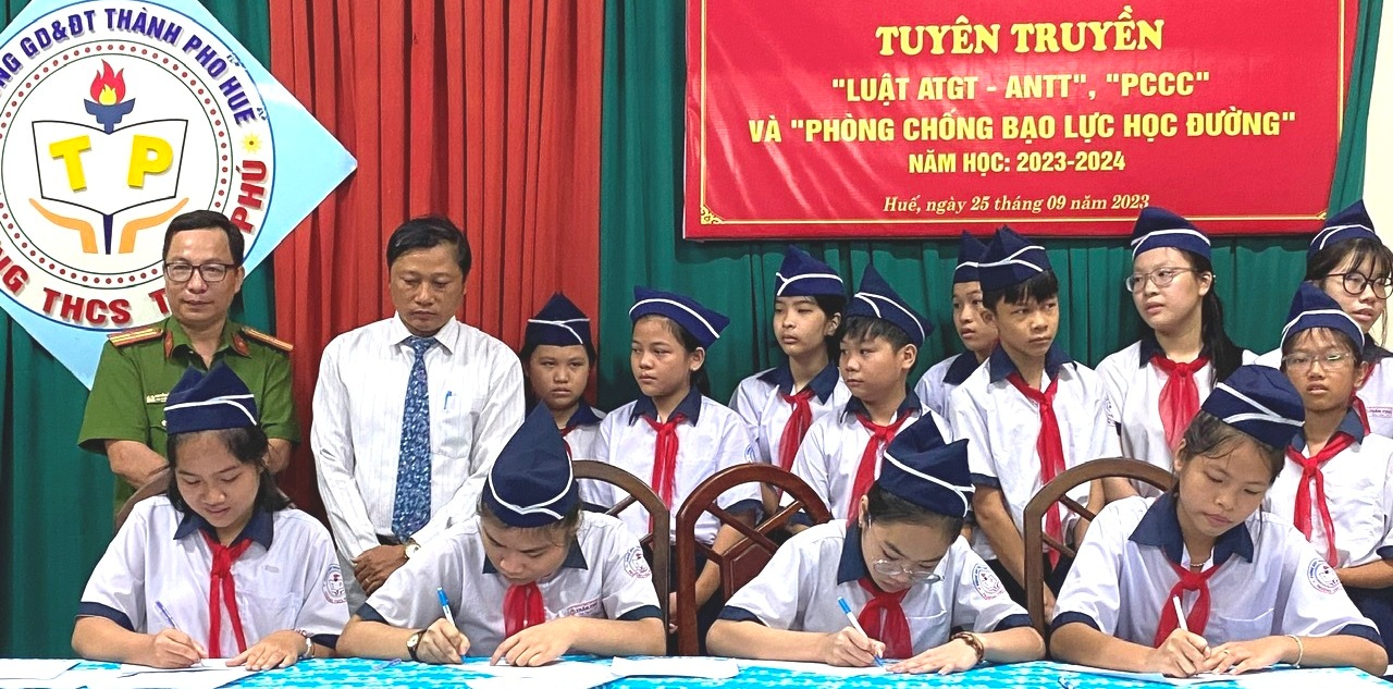 Tăng cường giáo dục pháp luật, đạo đức, lối sống cho học sinh