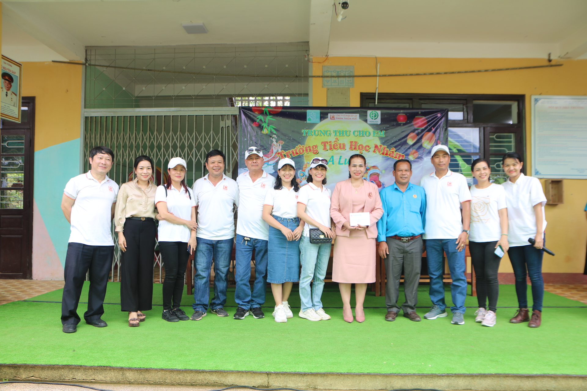 Trung thu ấm áp cho học sinh Trường Tiểu học Nhâm