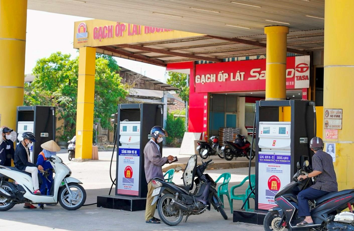 Giá xăng hạ nhiệt