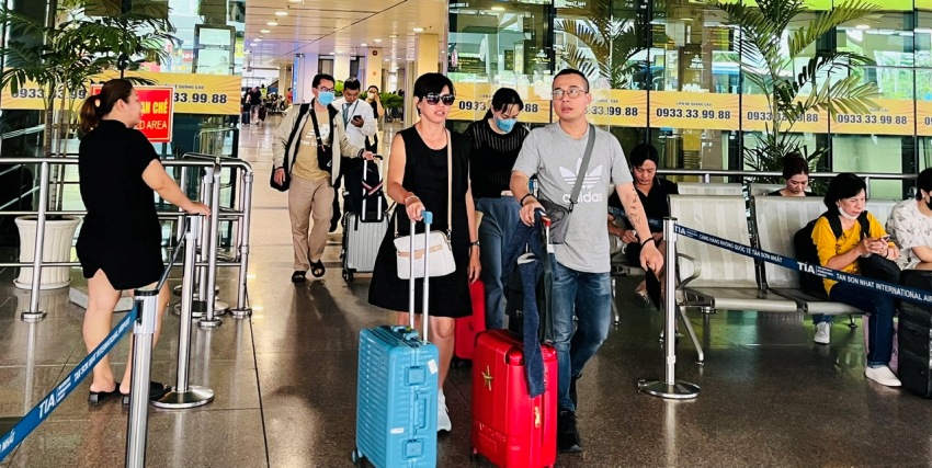 Giá vé máy bay Tết 2024 cao ngất ngưởng, nhiều chặng đã hết vé