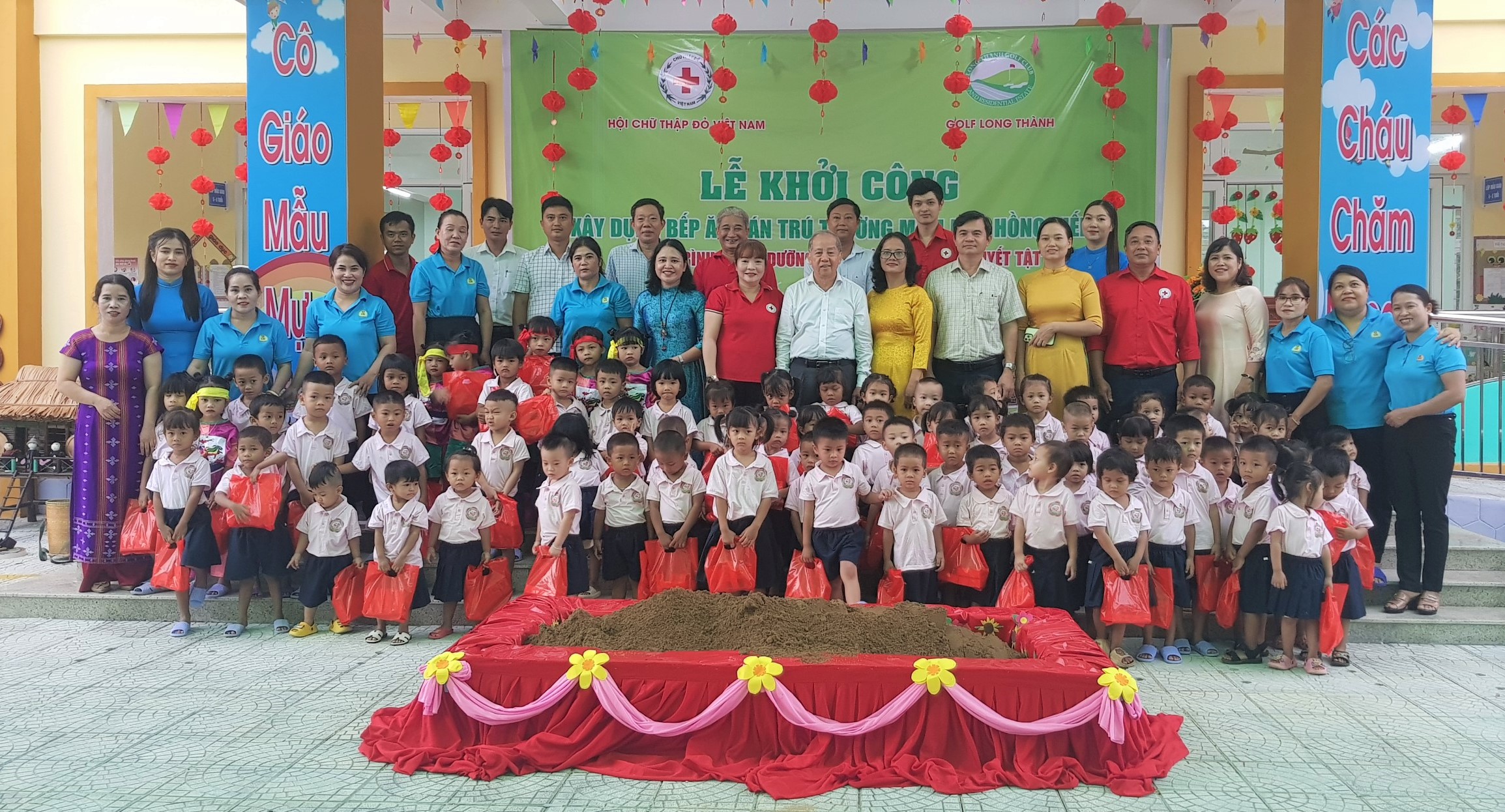 Xây dựng bếp ăn bán trú cho Trường mầm non Hồng Tiến