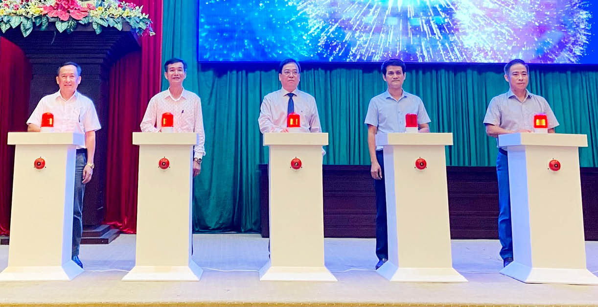 Đưa người dân lên không gian số