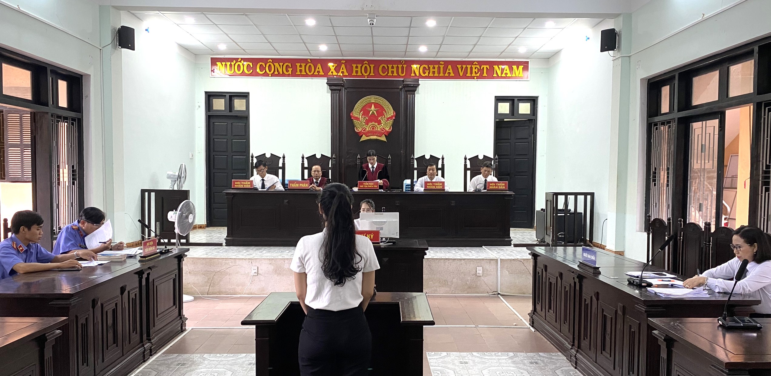 18 năm tù cho hot girl vận chuyển và mua bán ma túy