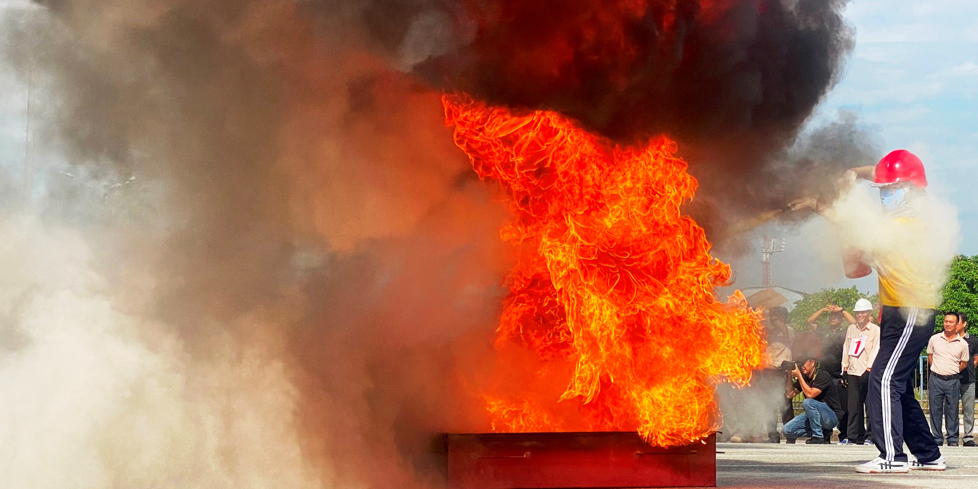 Gần 300 vận động viên tham dự hội thao nghiệp vụ chữa cháy và cứu nạn, cứu hộ