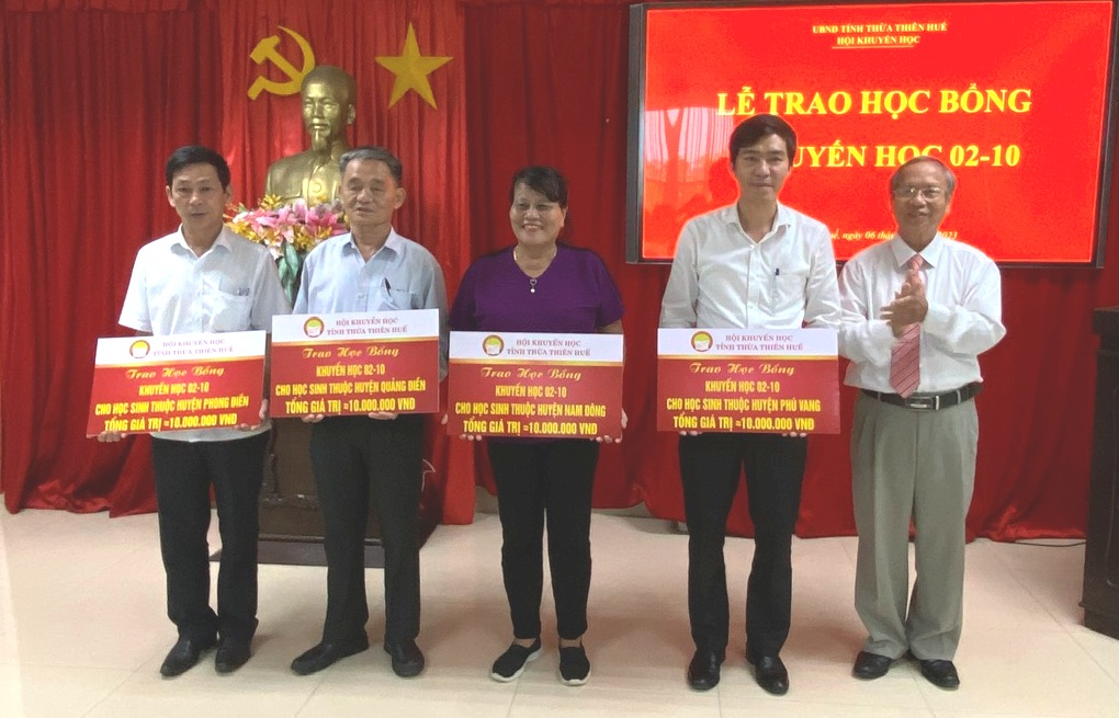 Trao 105 suất học bổng Khuyến học 2 10