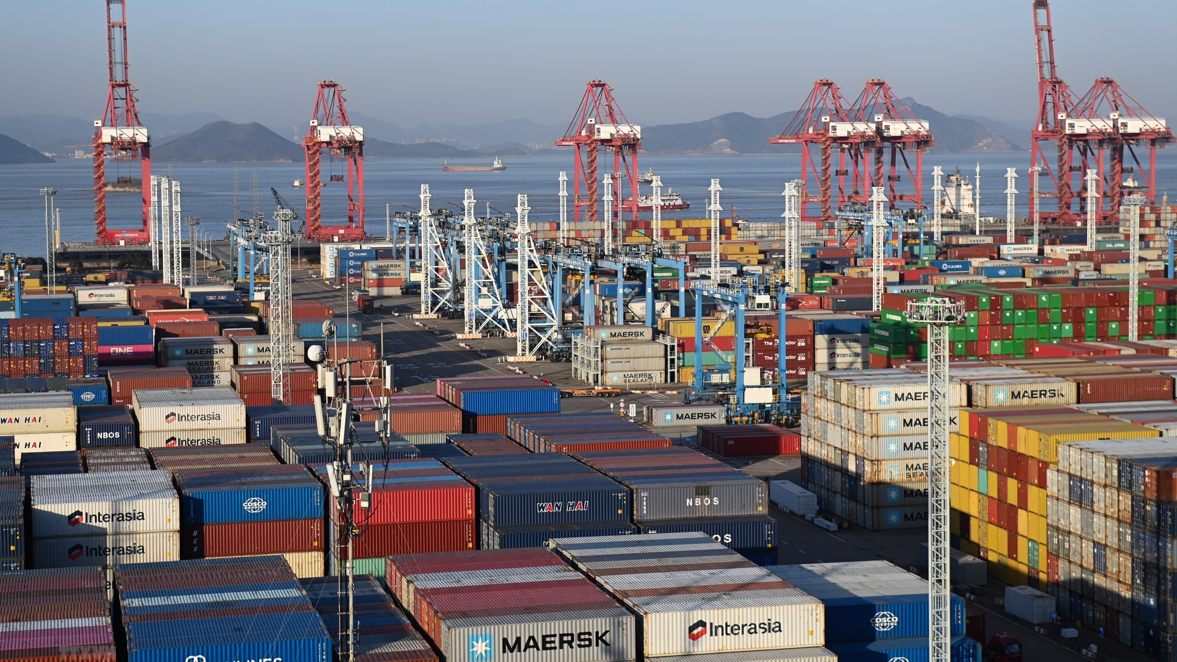 WTO Lạm phát, lãi suất cao và xung đột ảnh hưởng đến thương mại toàn cầu