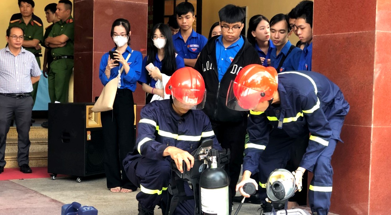 Thực hành kỹ năng phòng cháy, chữa cháy và cứu nạn cứu hộ