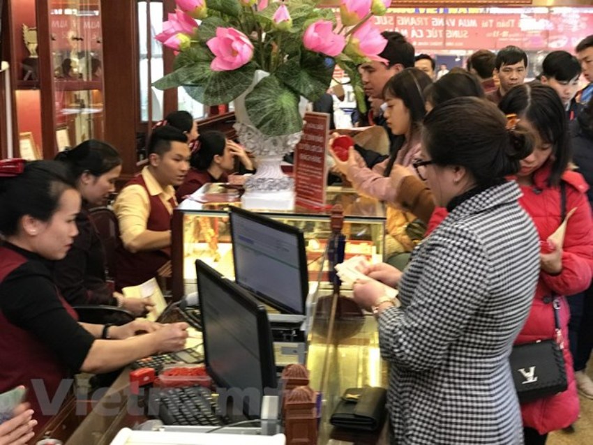 Giá vàng SJC đi ngang sau khi chạm ngưỡng 69,75 triệu đồng mỗi lượng