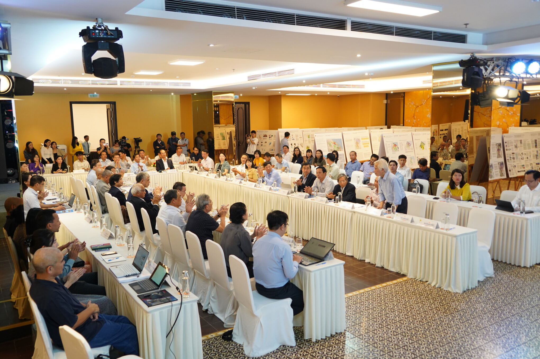 Tham vấn chuyên gia, nhà khoa học về Quy hoạch Quần thể di tích Cố đô Huế

​