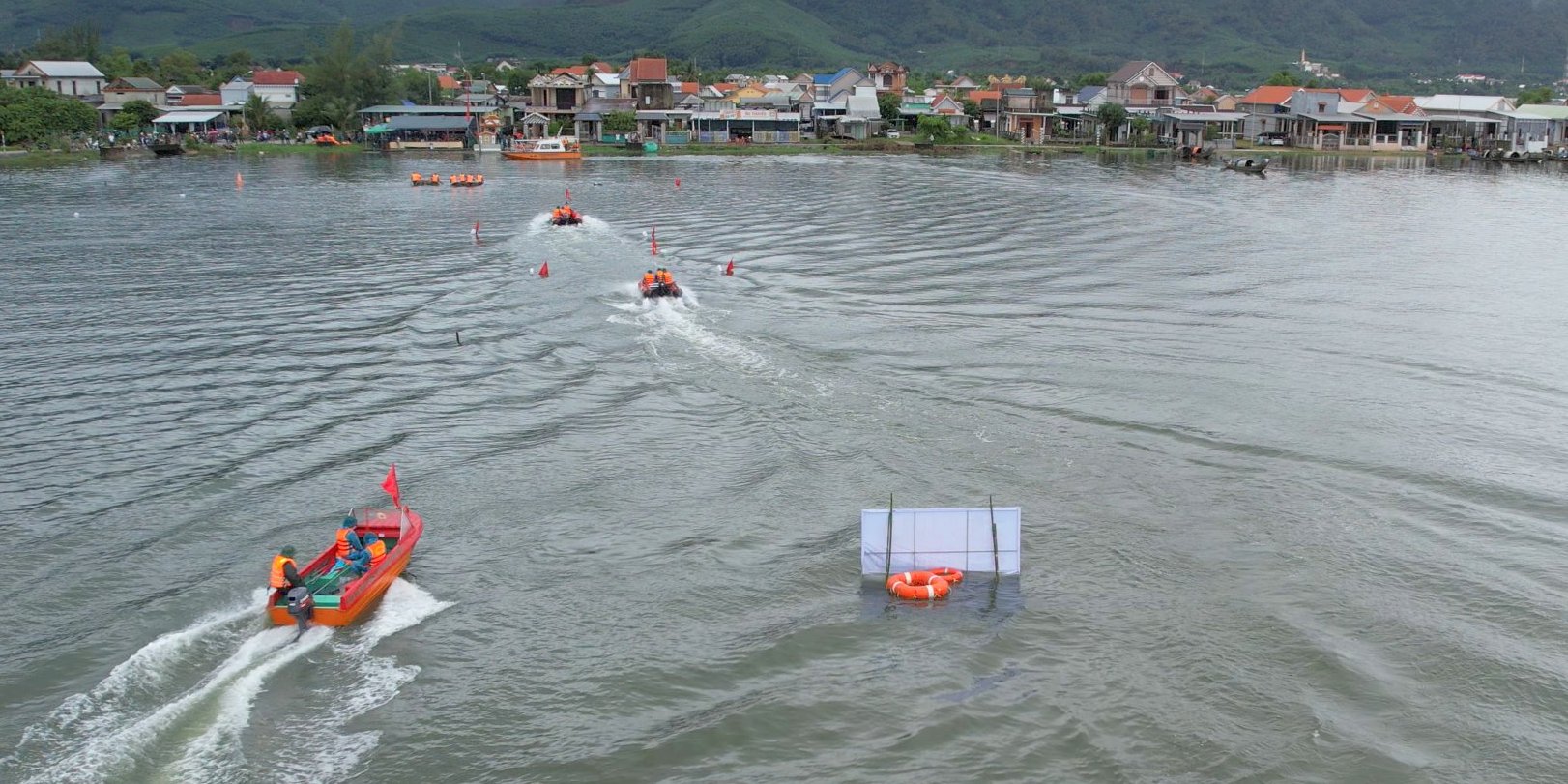 Thực hành phòng, chống thiên tai và tìm kiếm cứu nạn năm 2023