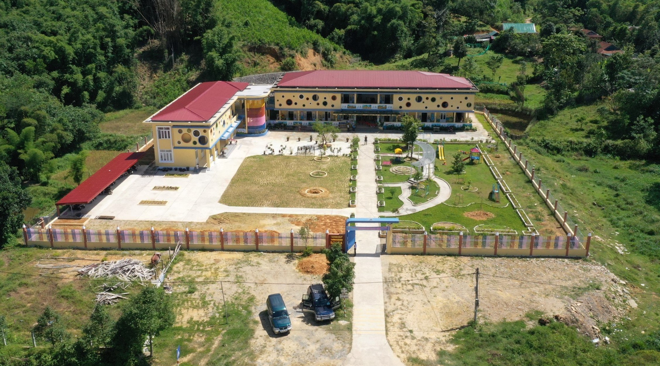 Người dân vùng cao hiến đất xây dựng các công trình