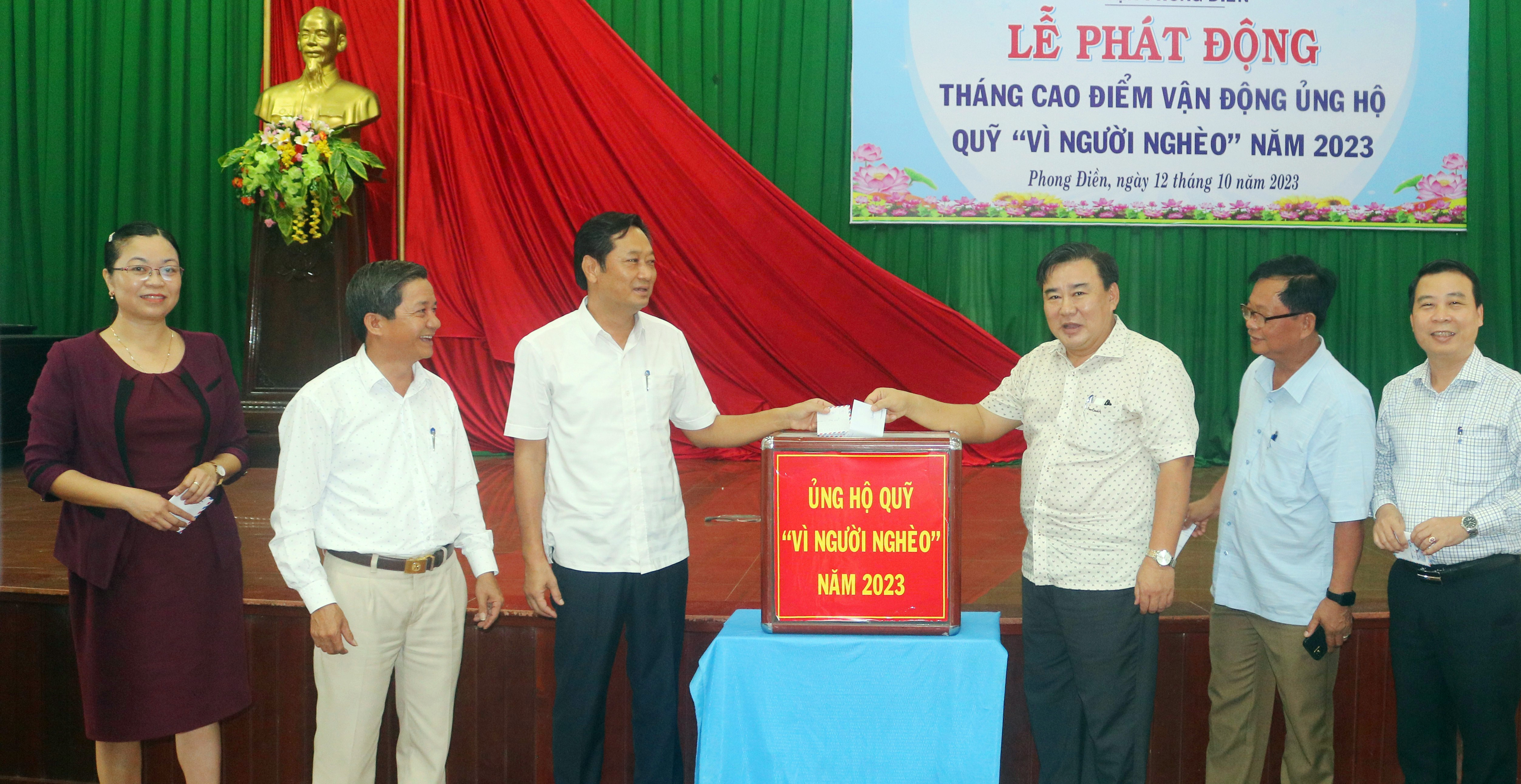 Phong Điền Tiếp nhận hơn 143 triệu đồng sau lễ phát động ủng hộ Quỹ vì người nghèo