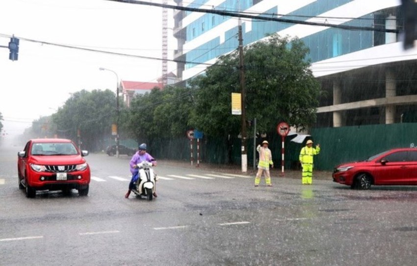 Thủ tướng chỉ đạo chủ động ứng phó mưa lũ tại miền Trung