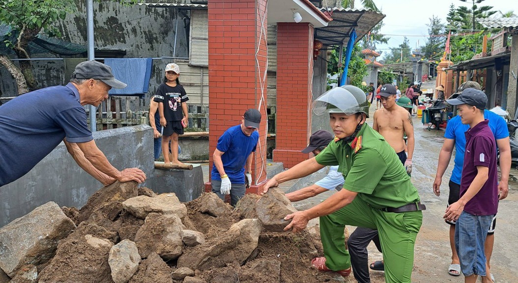 Khắc phục sạt lở, ổn định cuộc sống