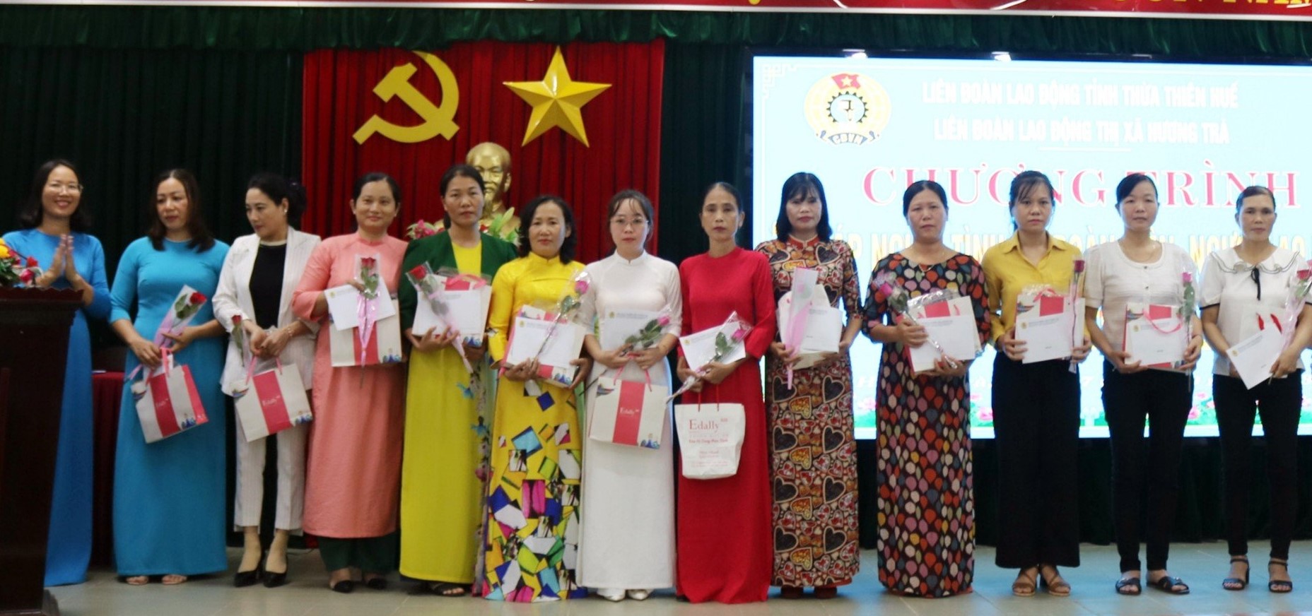 Phối hợp chăm lo cho nữ đoàn viên, người lao động