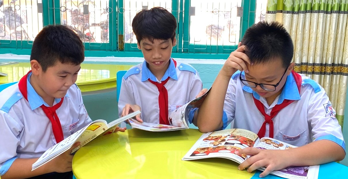 Học sinh vùng ngập lụt tiếp tục nghỉ học vào ngày 19 10