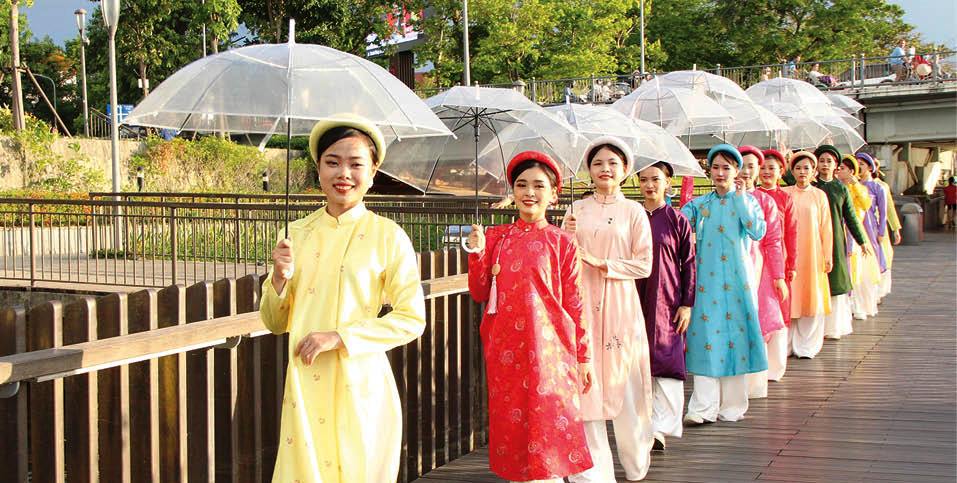 Áo dài Việt  góc nhìn từ Hanbok