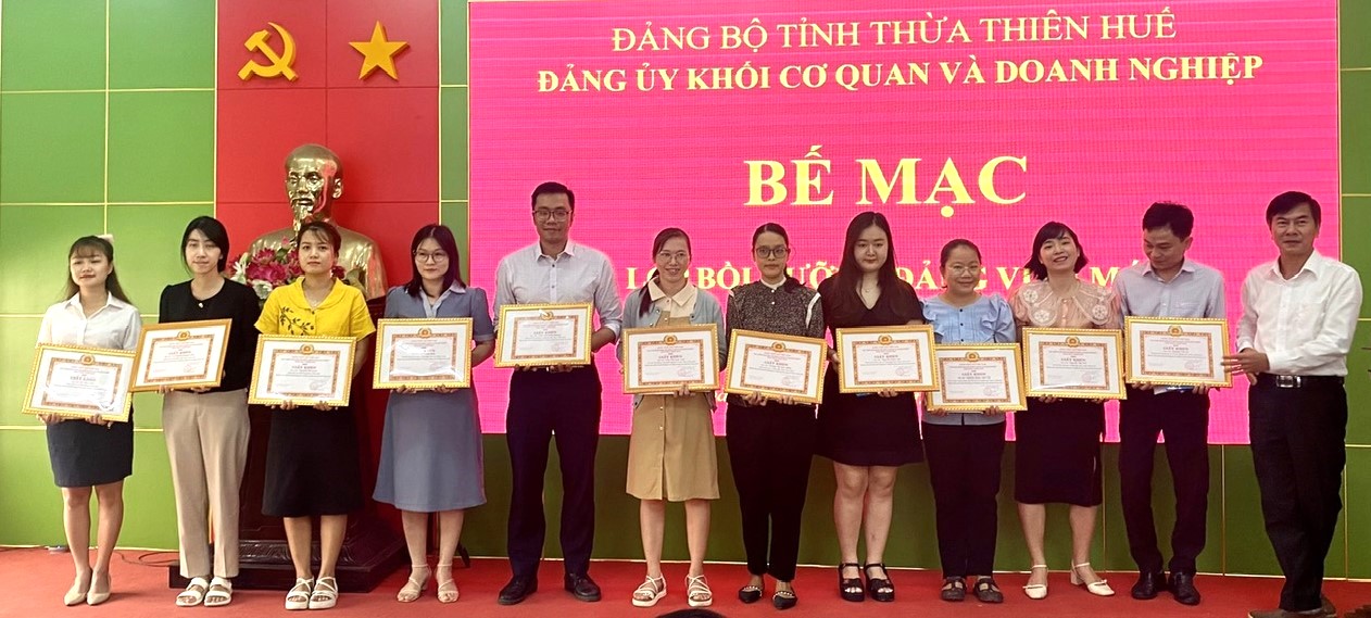 80 đảng viên mới được bồi dưỡng lý luận chính trị