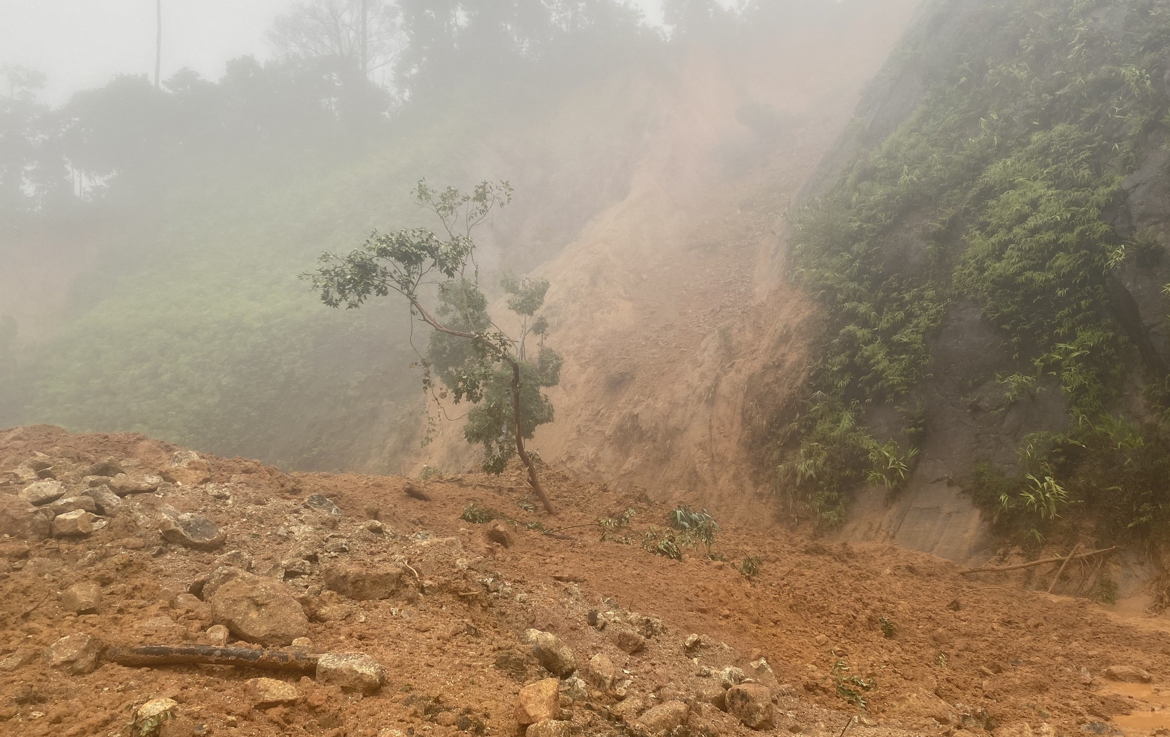 Thông tuyến đường Hồ Chí Minh qua xã Hương Nguyên
