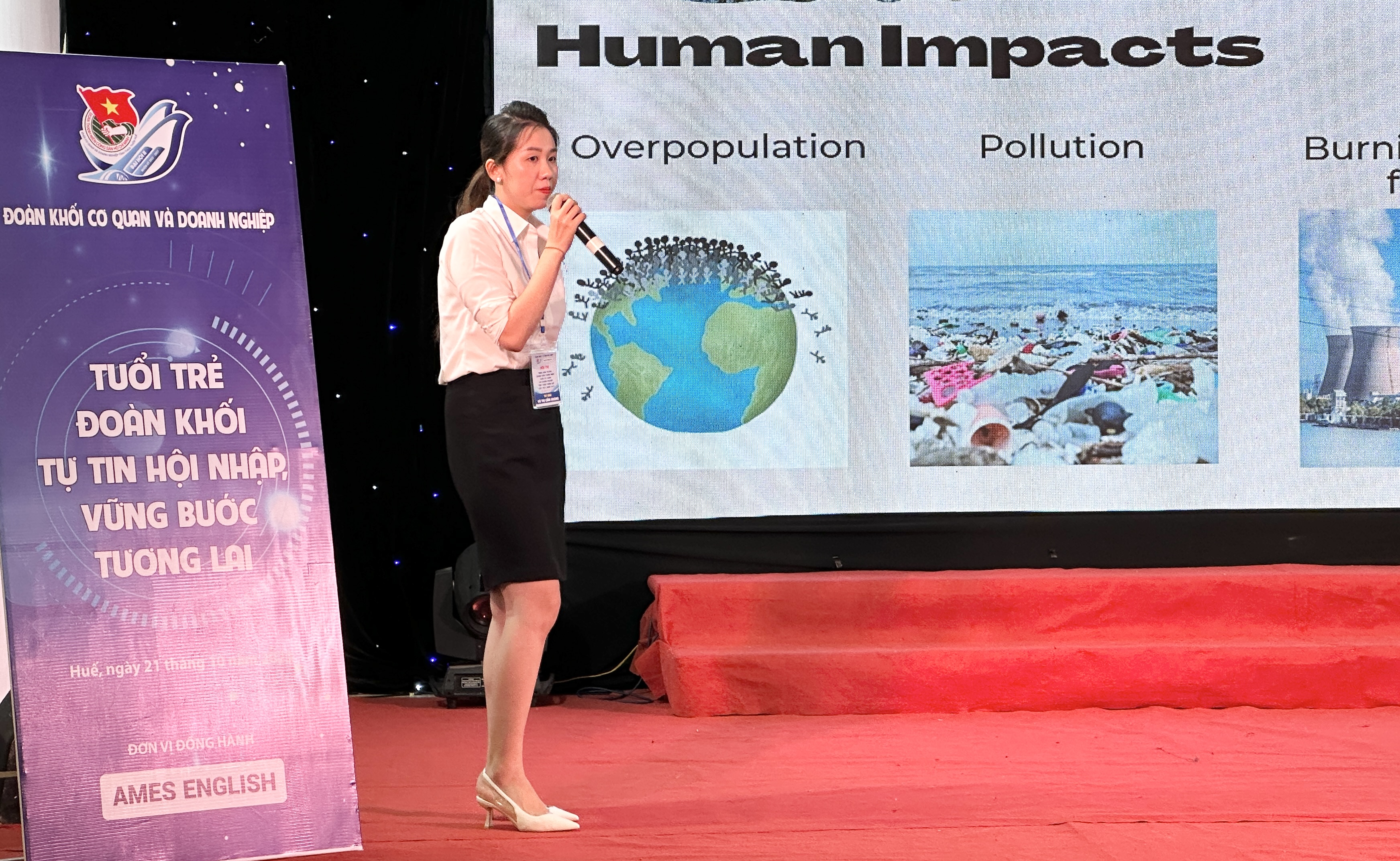 Thí sinh Trần Hoài Thư đạt giải Nhất hội thi tiếng Anh