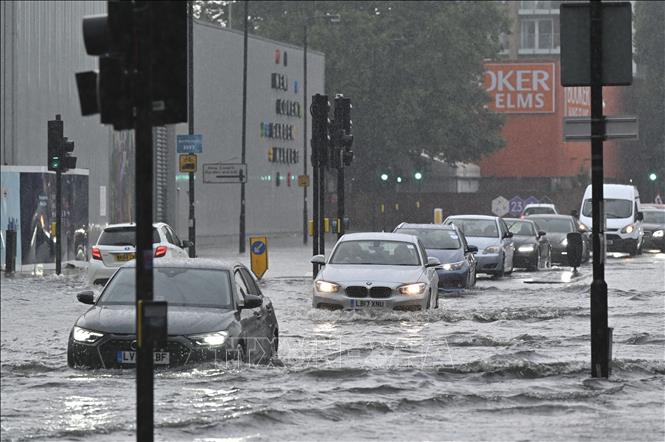 Bão Babet gây lũ lụt và mất điện tại khu vực Bắc Âu