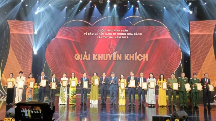 Nhóm tác giả của Huế đoạt giải Cuộc thi Bảo vệ nền tảng tư tưởng của Đảng