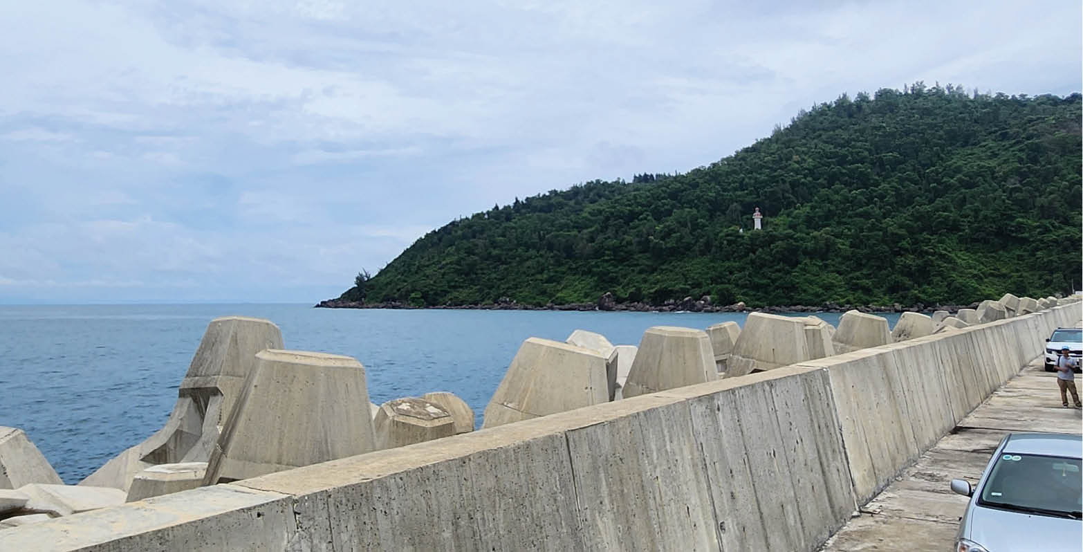 Từ đê chắn sóng Chân Mây, nghĩ về một tầm mở