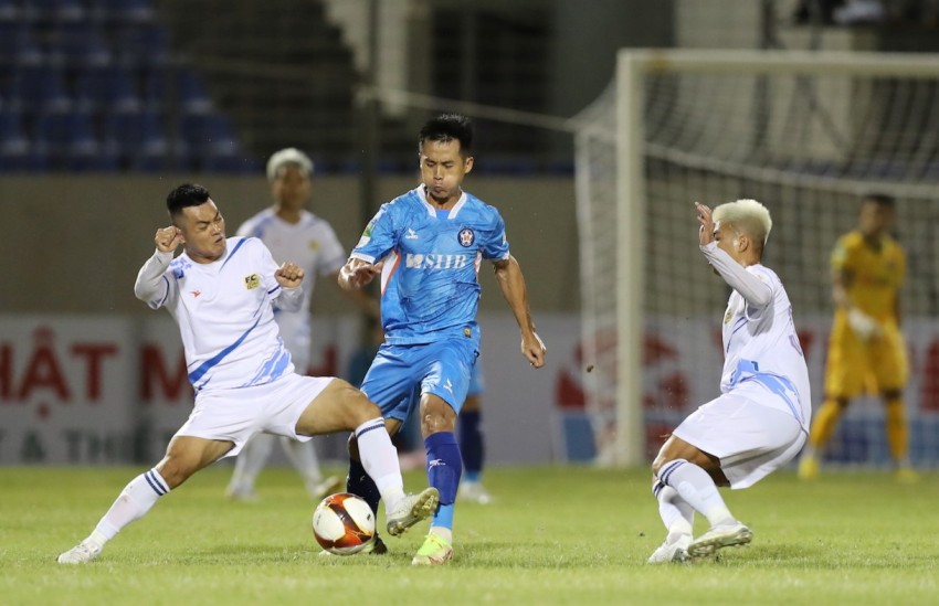 CLB Huế thua trận “derby đèo Hải Vân”, Hạng Nhất khai cuộc hấp dẫn