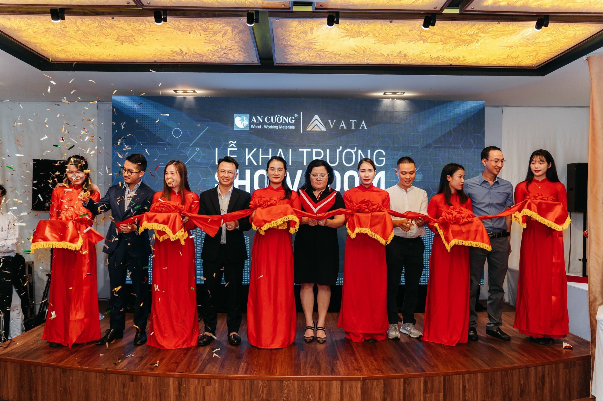 Khai trương showroom hợp tác gỗ An Cường  Vata tại thành phố Huế