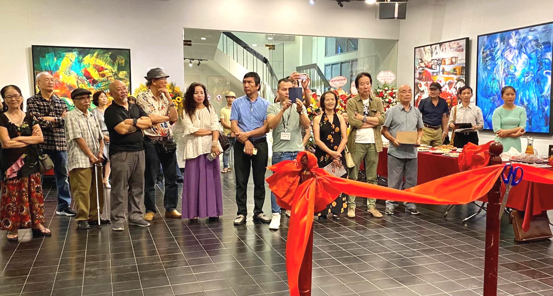 Họa sĩ Đặng Mậu Tựu triển lãm tranh về “Hạt bụi nhân gian”