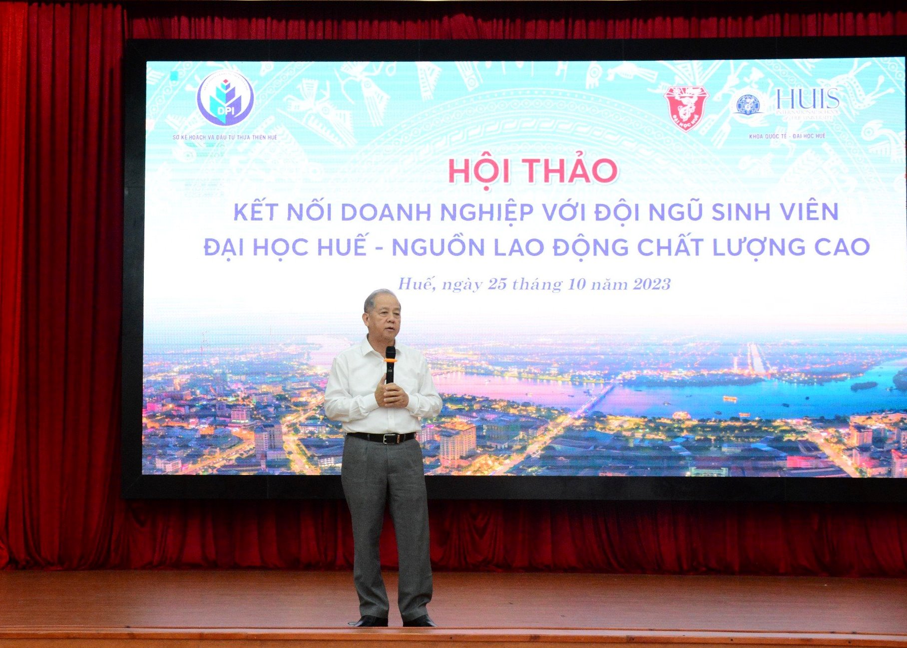 Nhiều cơ hội việc làm cho sinh viên Đại học Huế
