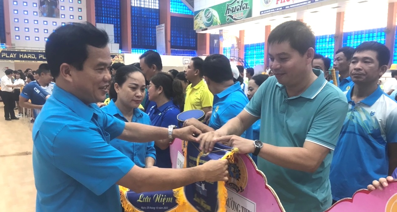 Khai mạc Giải cầu lông, bóng bàn Công đoàn Ngành Giáo dục Thừa Thiên Huế