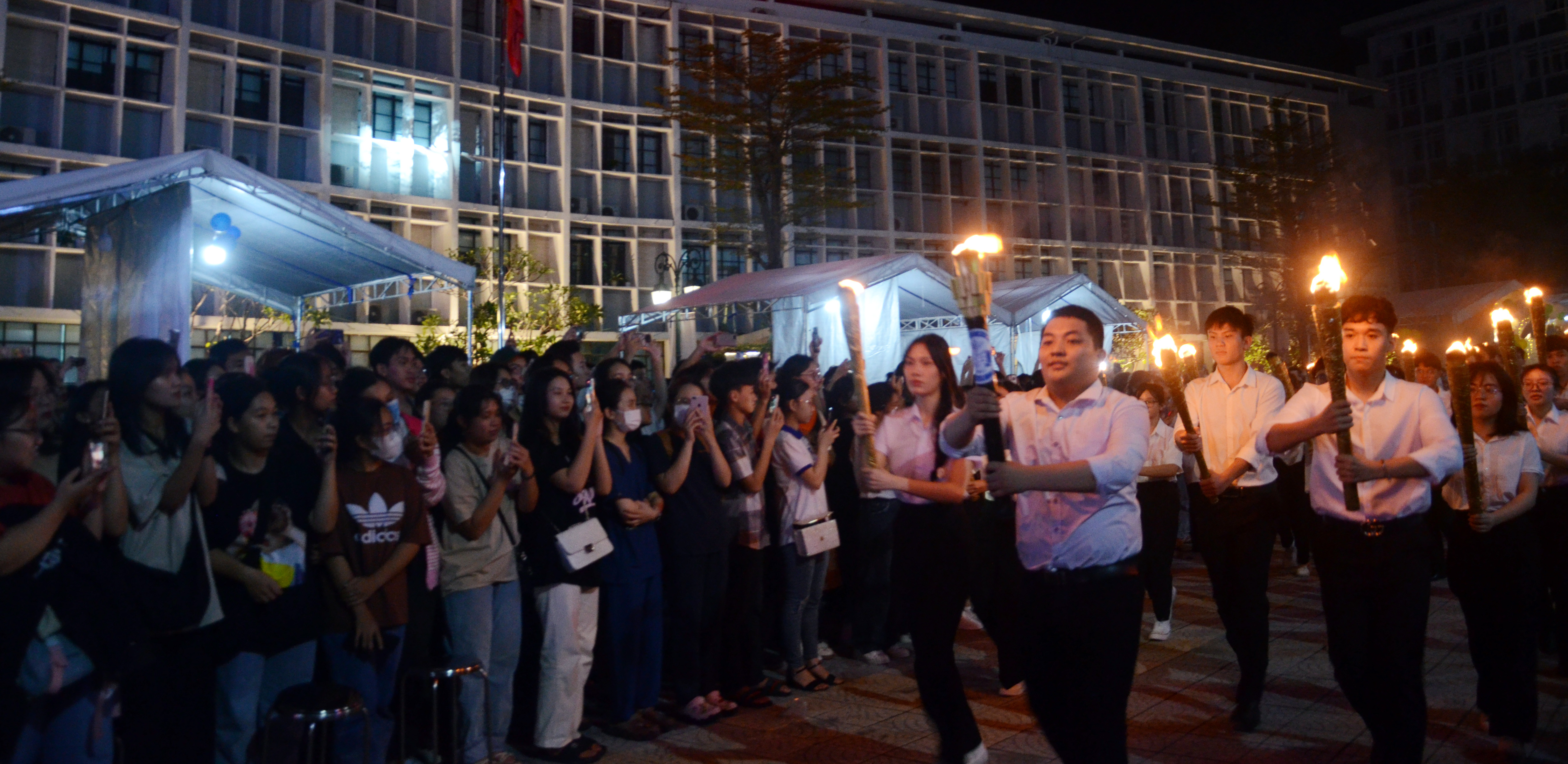 Ngày hội chào đón tân sinh viên Trường đại học Y - Dược và Trường đại học Khoa học