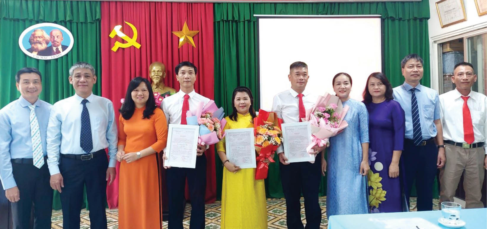 Phát triển đảng viên mới Tạo môi trường để quần chúng phấn đấu