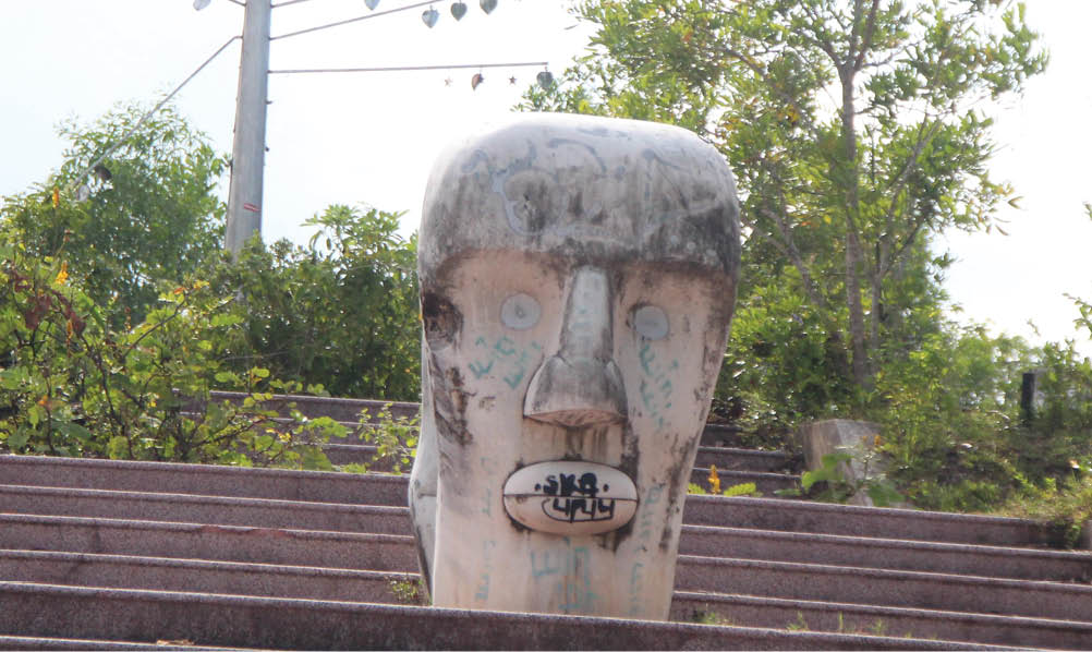 Tượng điêu khắc… kêu cứu