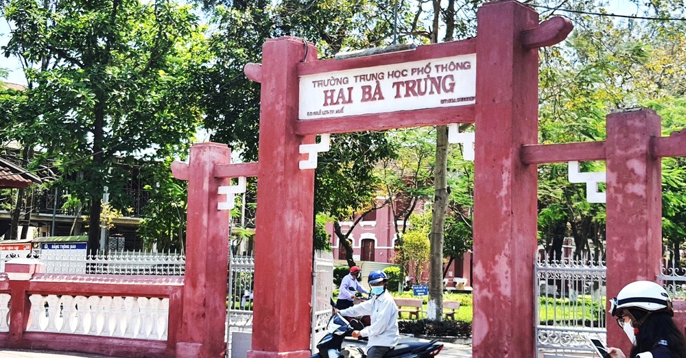 Kỷ luật các cá nhân liên quan đến vụ cô giáo bị bẻ tay đẩy ra khỏi lớp tại Trường THPT Hai Bà Trưng